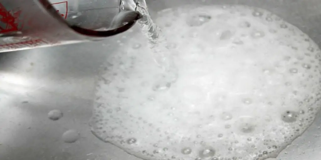 Homemade Drain Cleaner With Baking Soda and boiling water