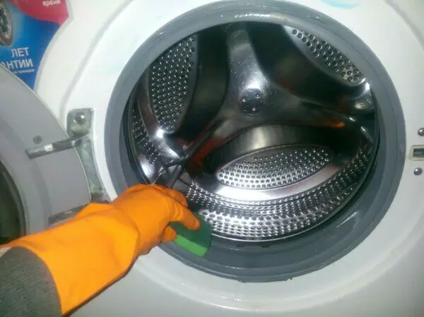 Lemon acid to remove mold in washing machine