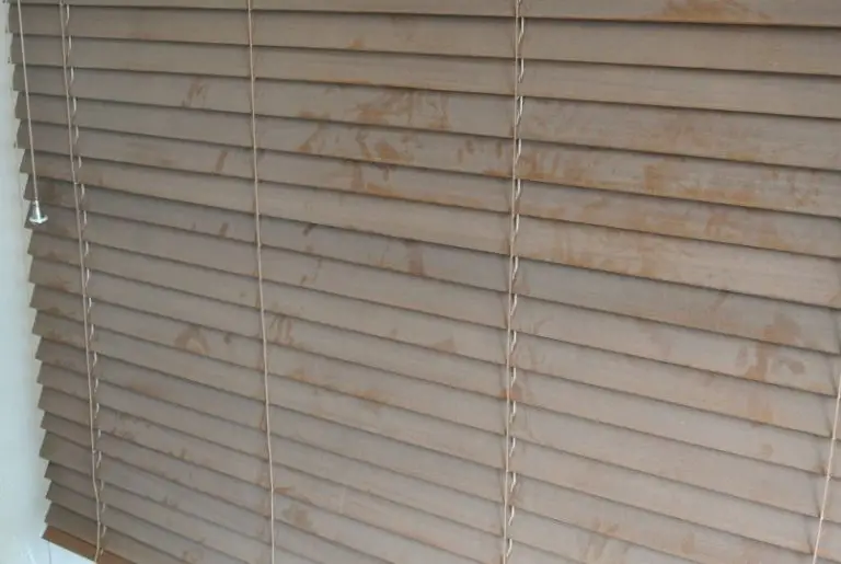 How To Clean Blinds Fast And Easy?